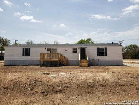 1914 14th Street Hondo TX 78861