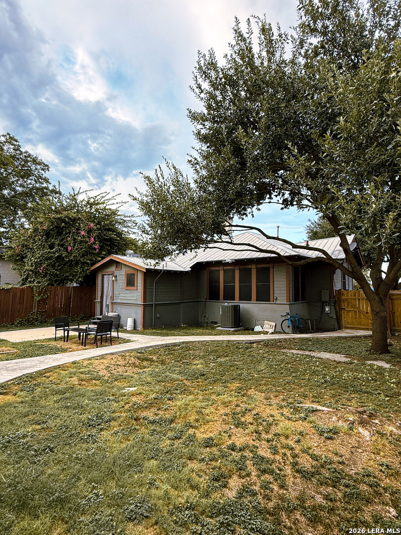 902 W Gramercy San Antonio TX 78201