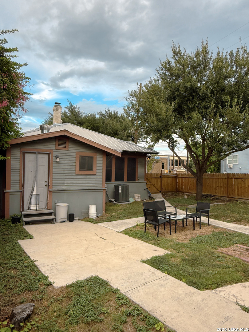902 W Gramercy San Antonio TX 78201