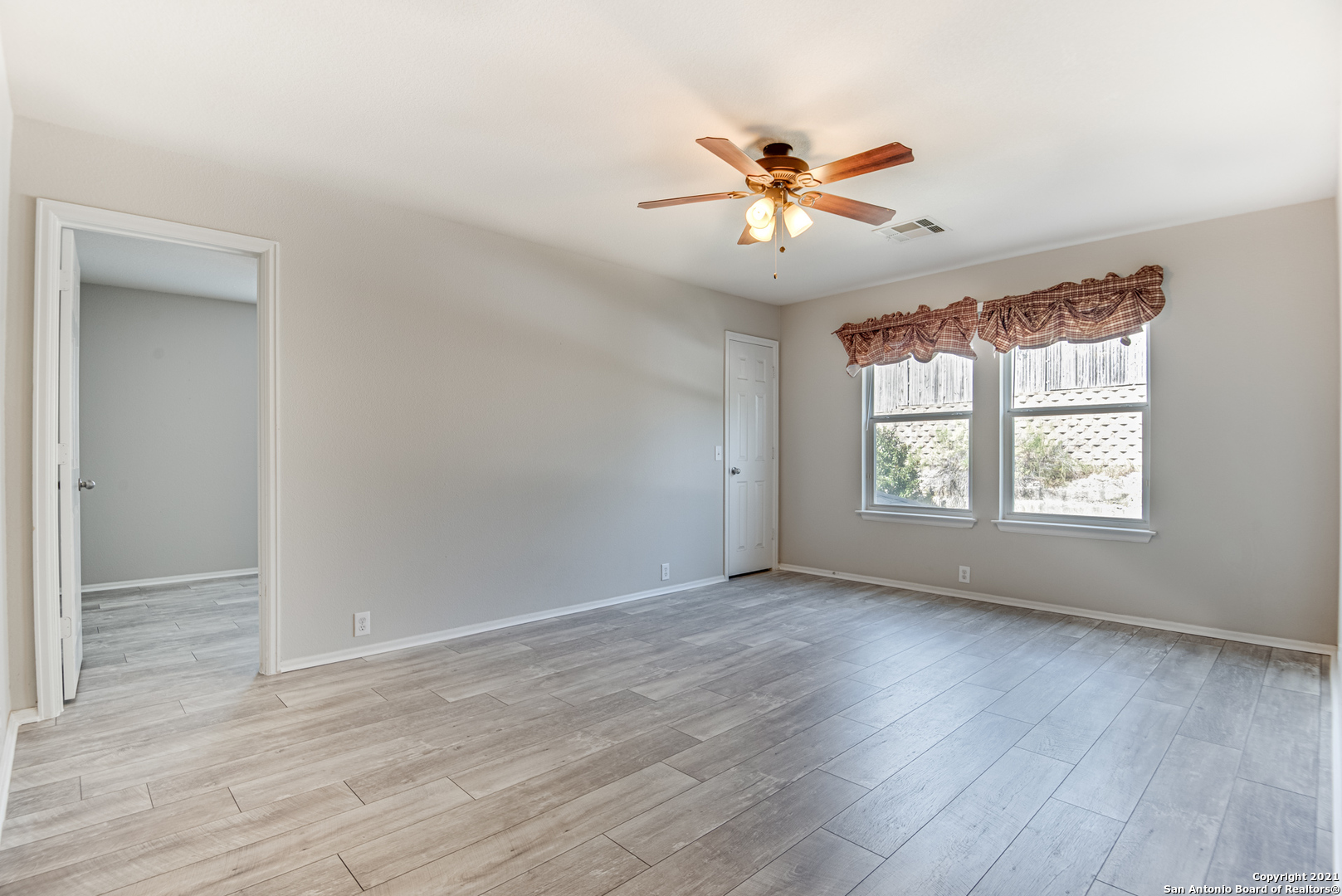 3735 Sumantra Cliff San Antonio TX 78261