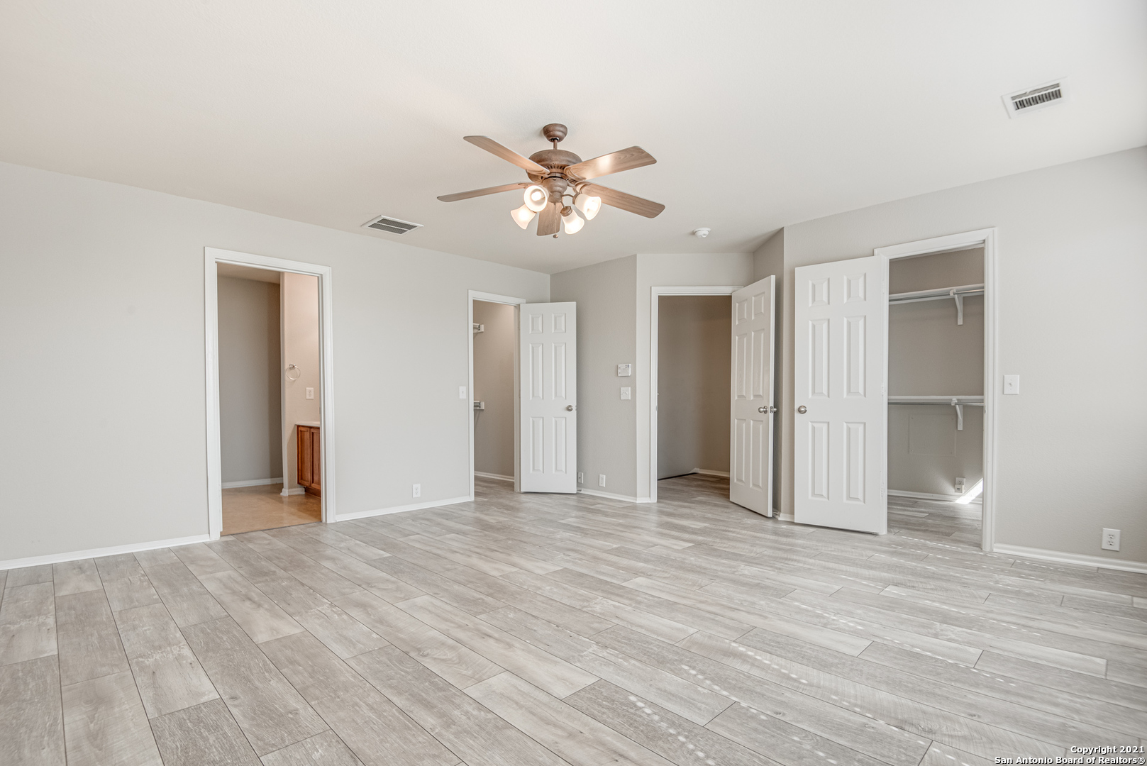 3735 Sumantra Cliff San Antonio TX 78261