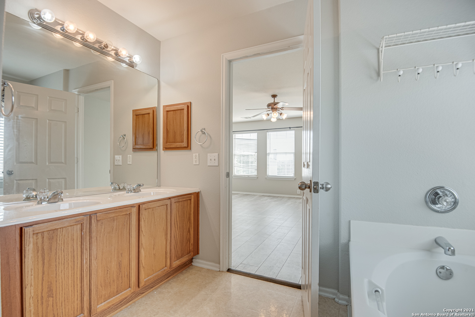3735 Sumantra Cliff San Antonio TX 78261