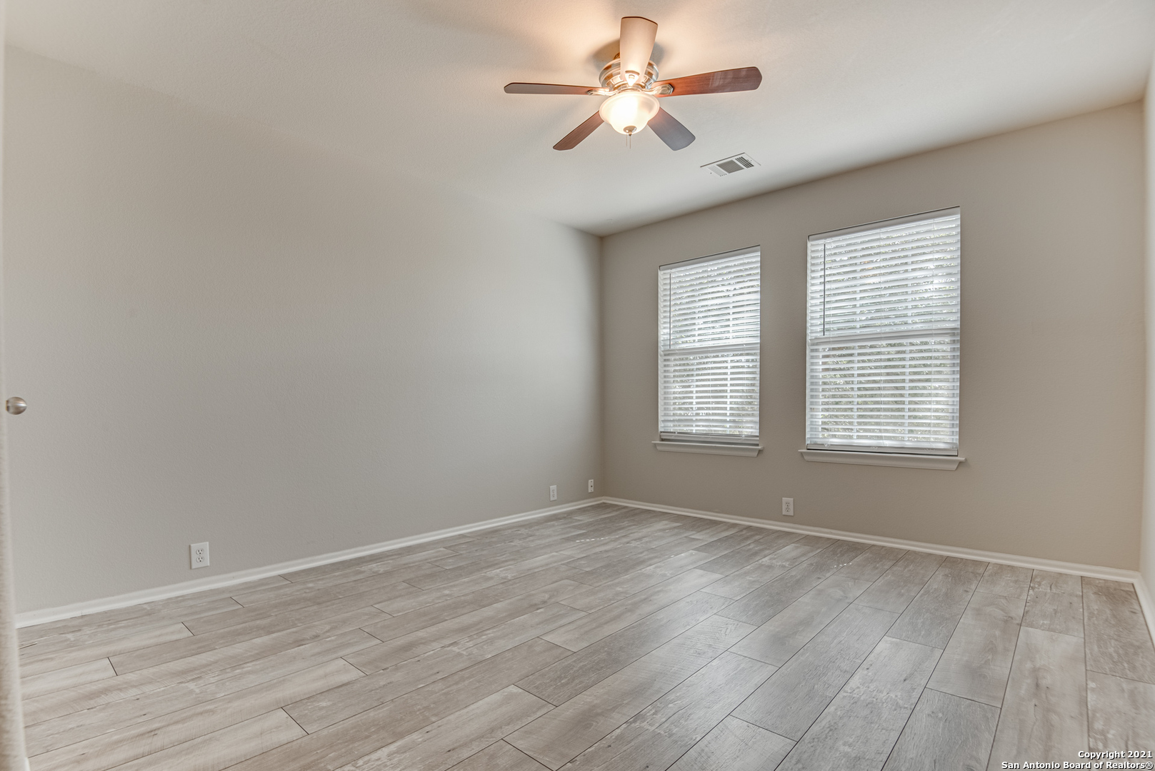 3735 Sumantra Cliff San Antonio TX 78261