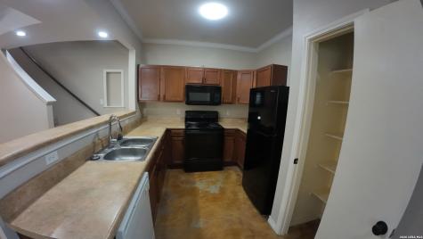 5010 Summit Wood San Antonio TX 78229