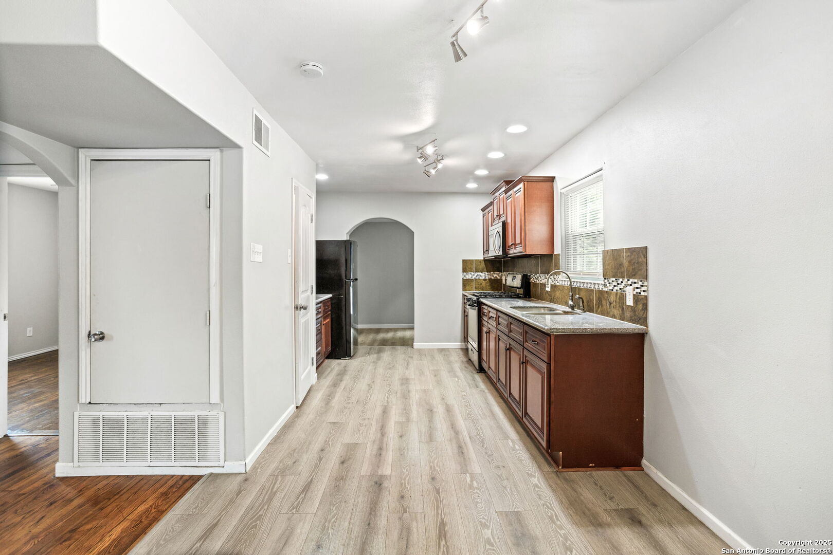 1336 W Ridgewood San Antonio TX 78201