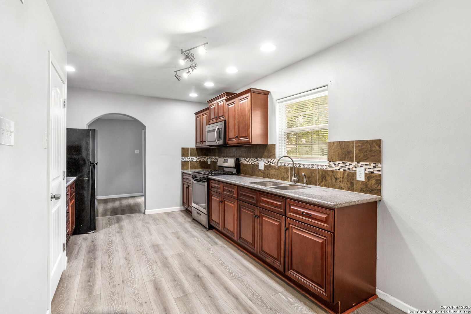 1336 W Ridgewood San Antonio TX 78201