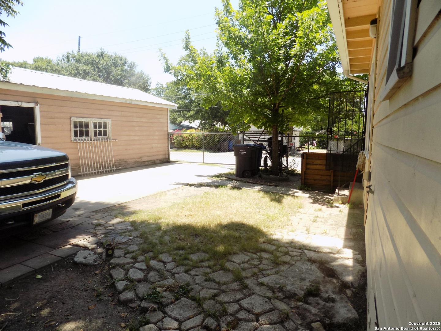 636 W Norwood San Antonio TX 78212