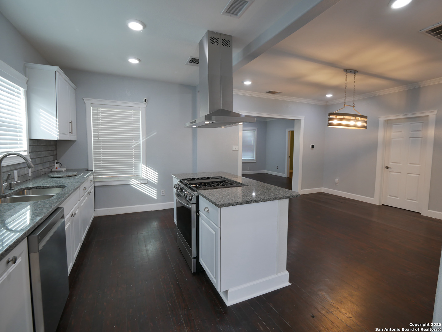 1142 W Lynwood San Antonio TX 78201