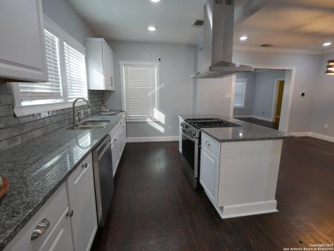 1142 W Lynwood San Antonio TX 78201