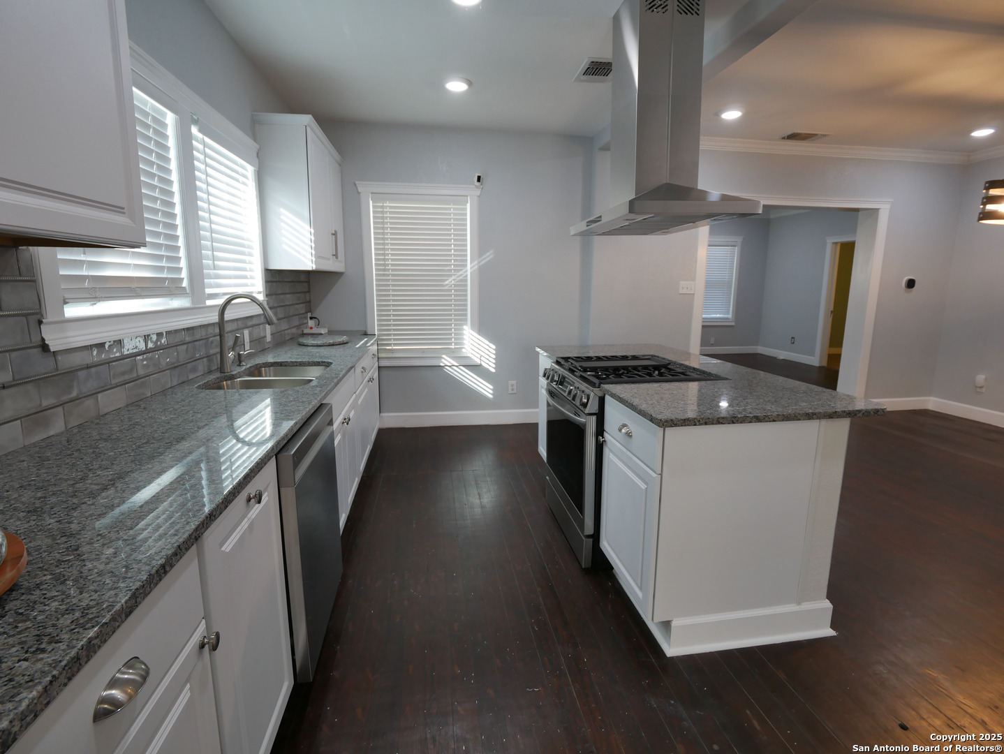 1142 W Lynwood San Antonio TX 78201