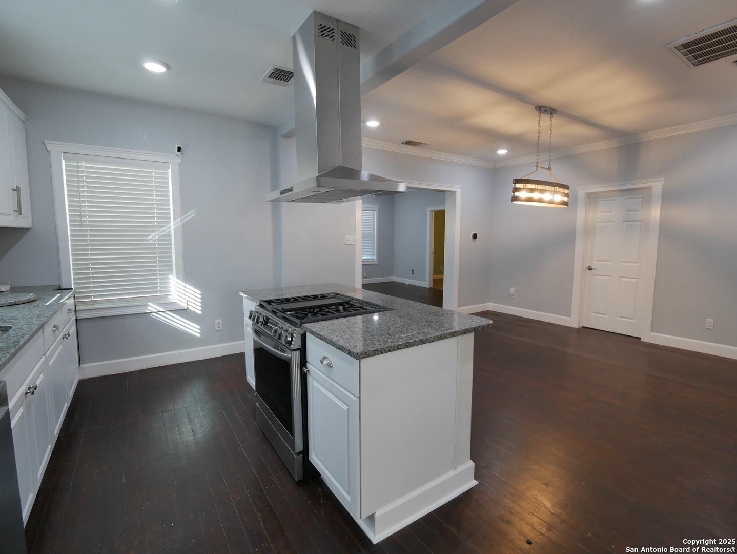 1142 W Lynwood San Antonio TX 78201