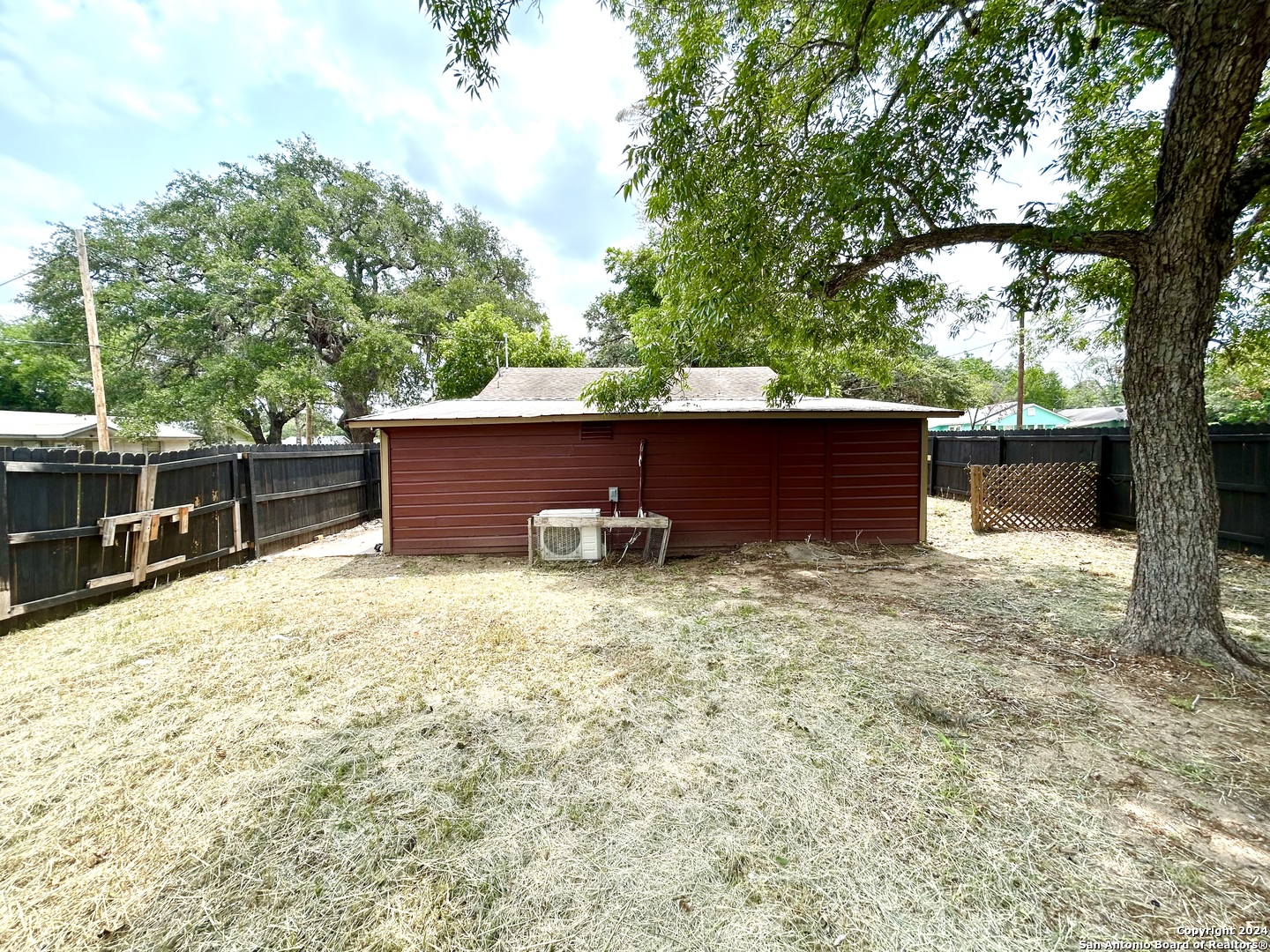 729 Burmeister Street Pleasanton TX 78064