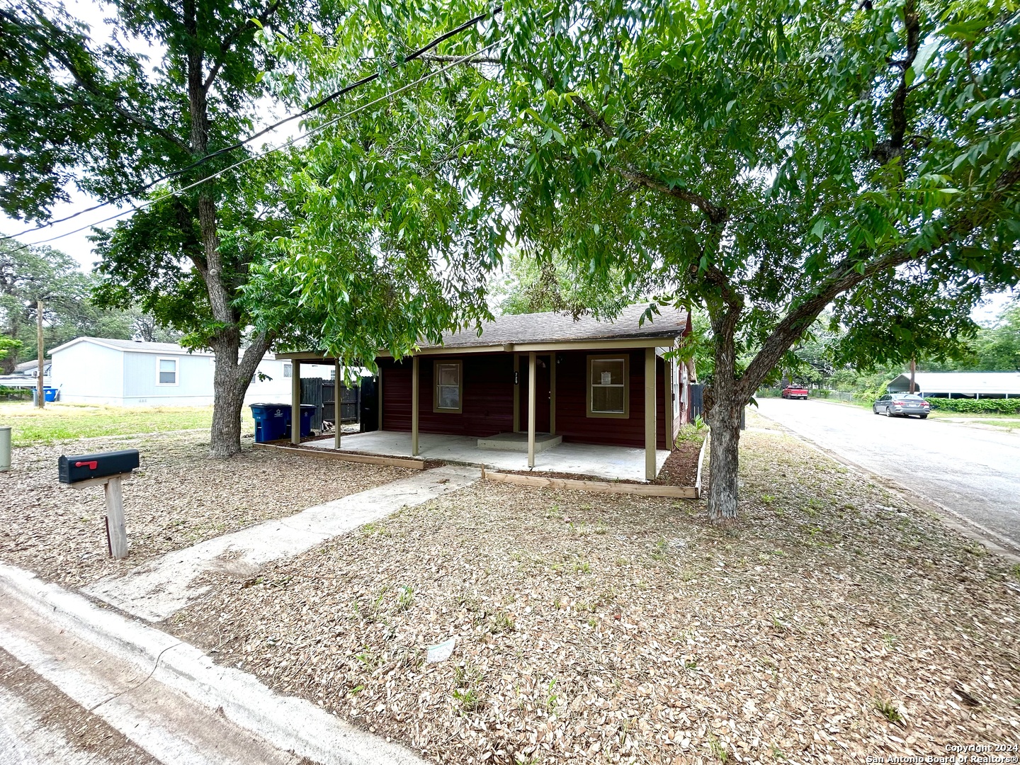 729 Burmeister Street Pleasanton TX 78064