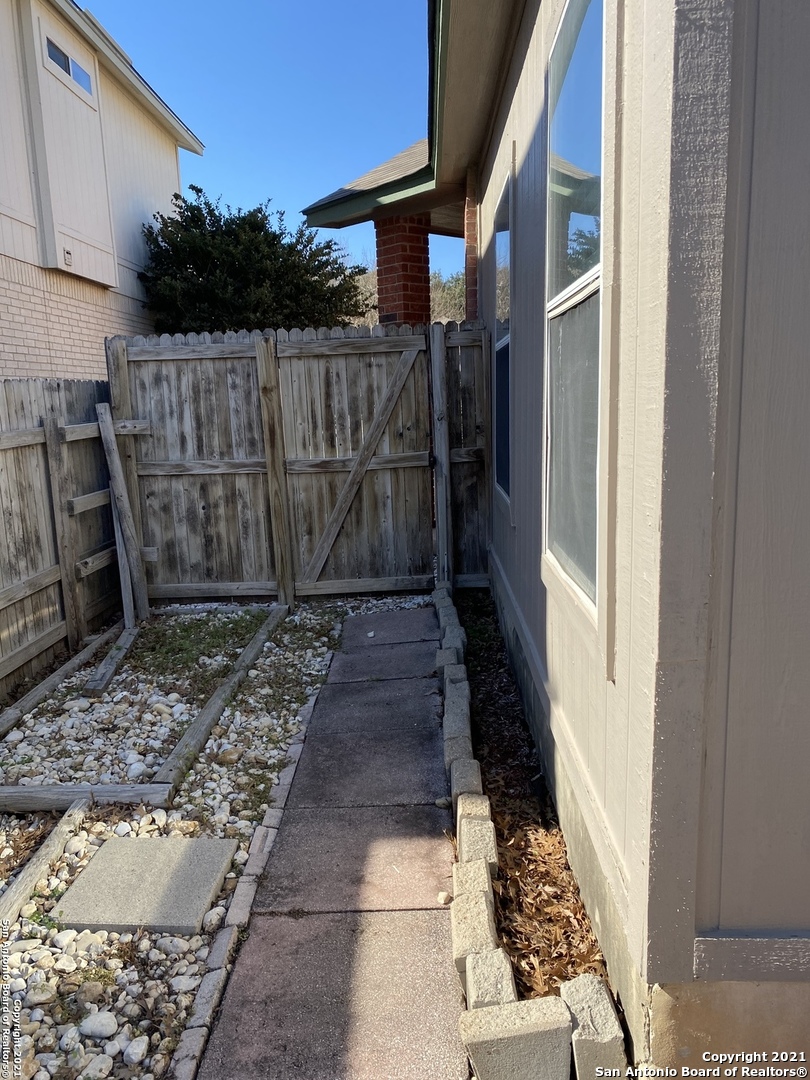 1326 Dezarae San Antonio TX 78253