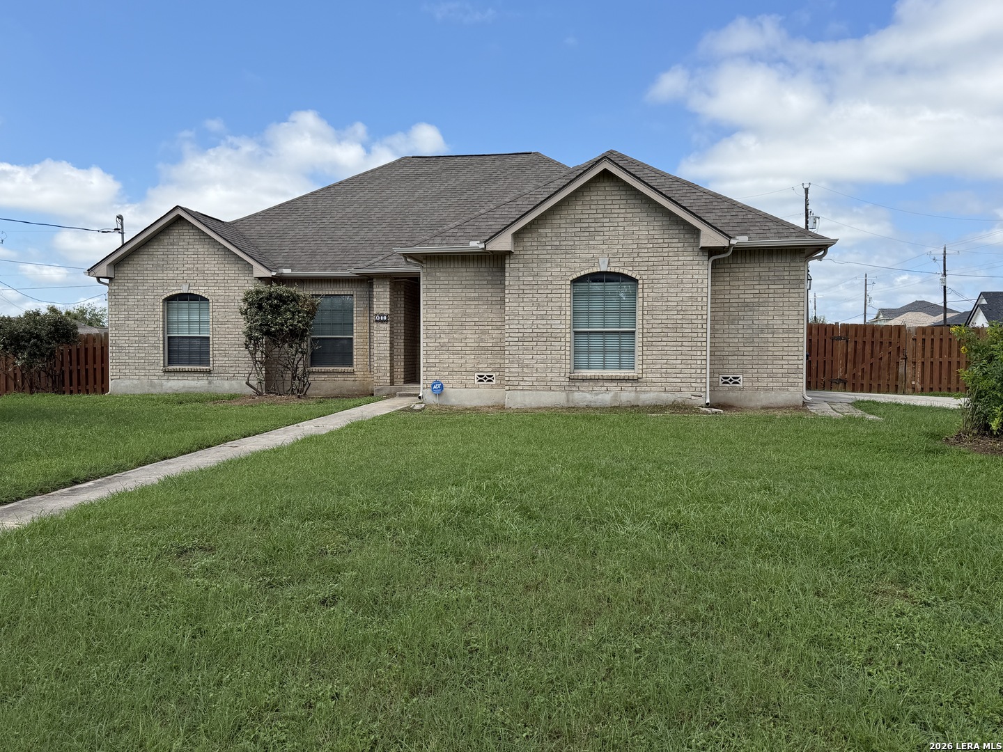 100 Crestway Floresville TX 78114
