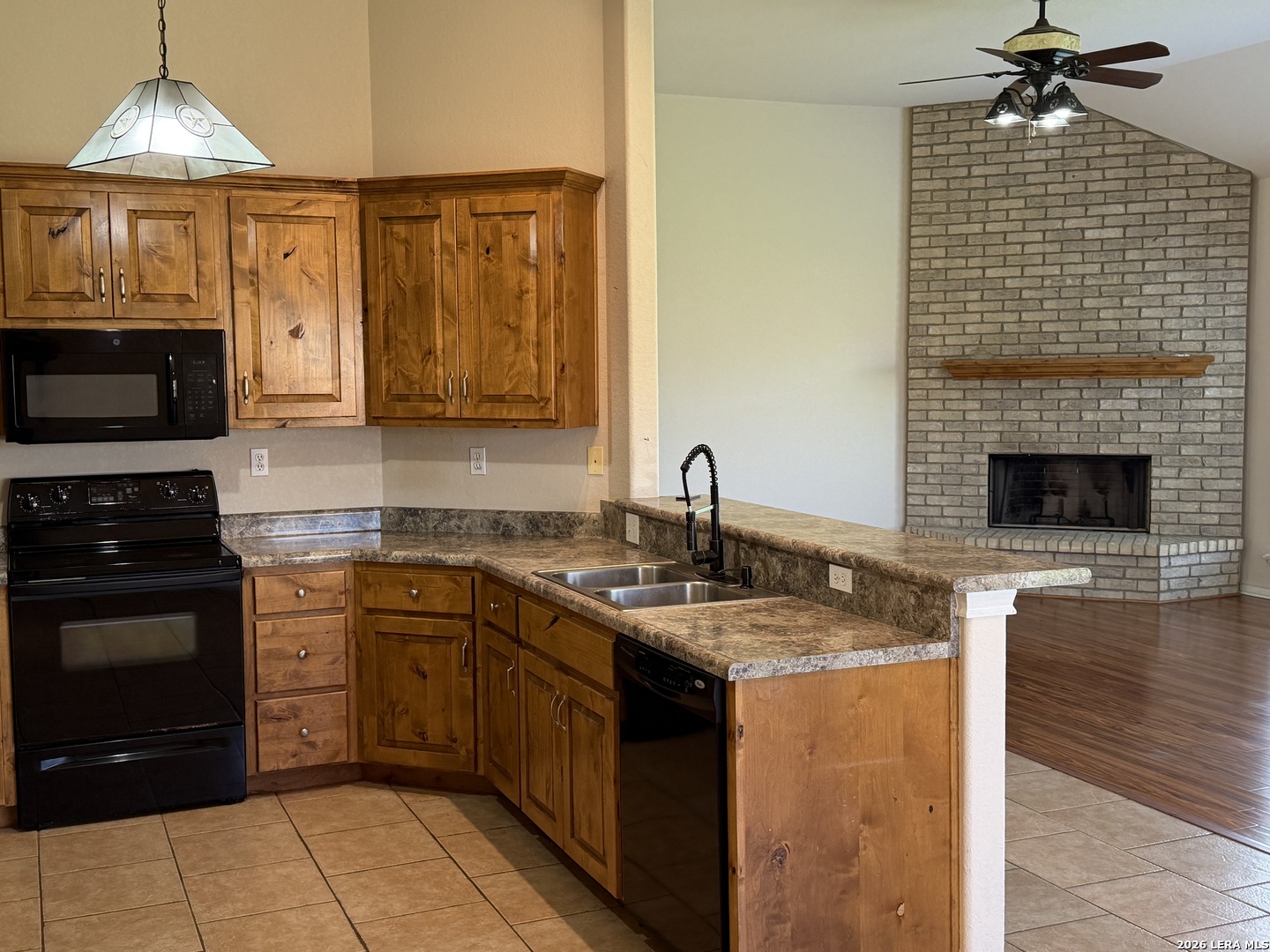 100 Crestway Floresville TX 78114