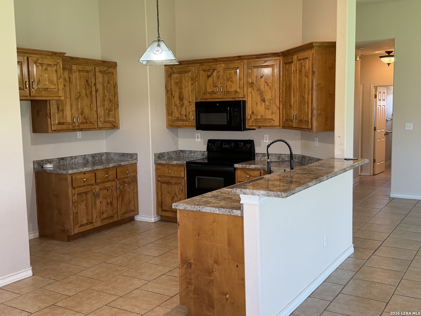 100 Crestway Floresville TX 78114