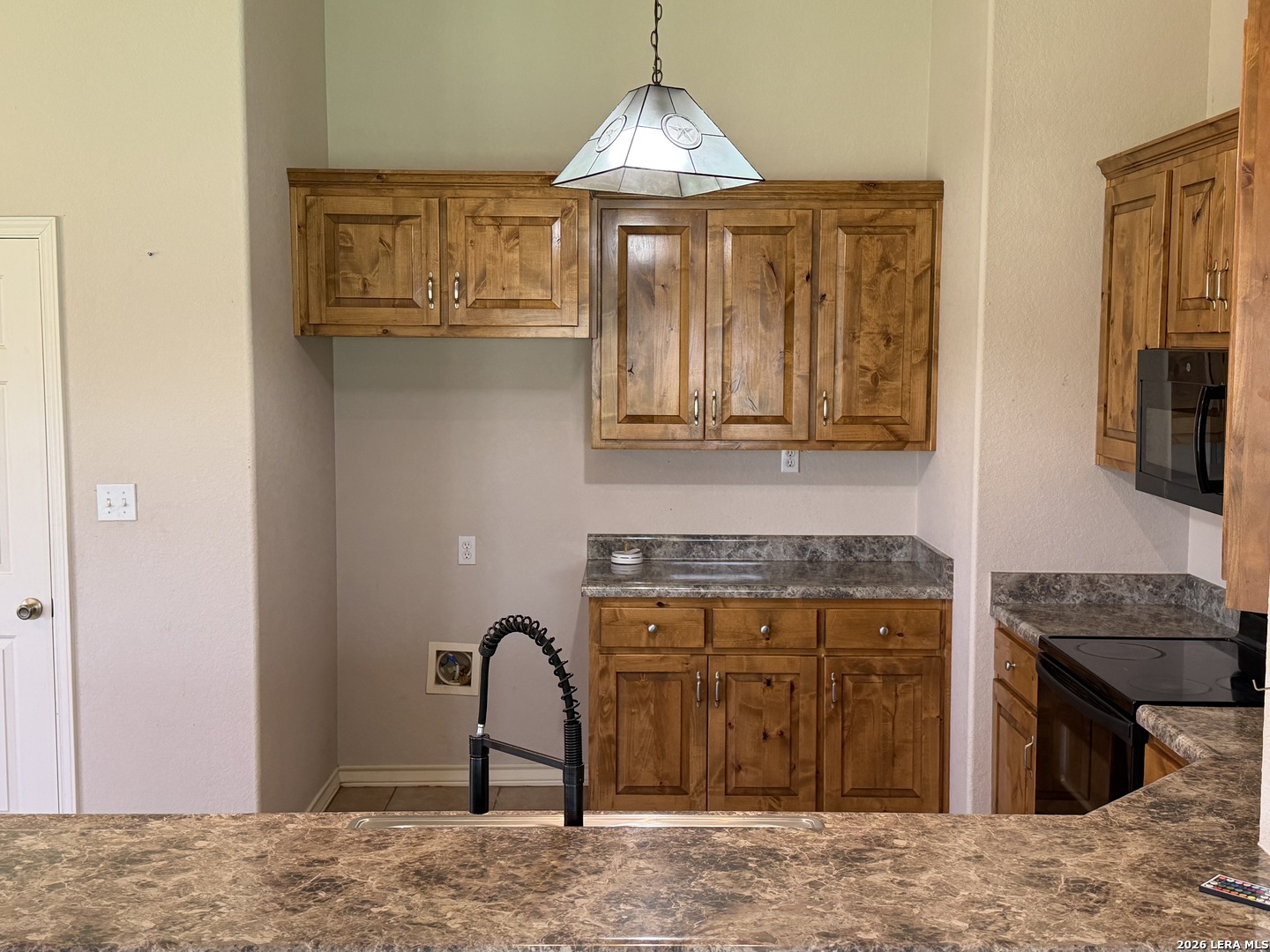 100 Crestway Floresville TX 78114