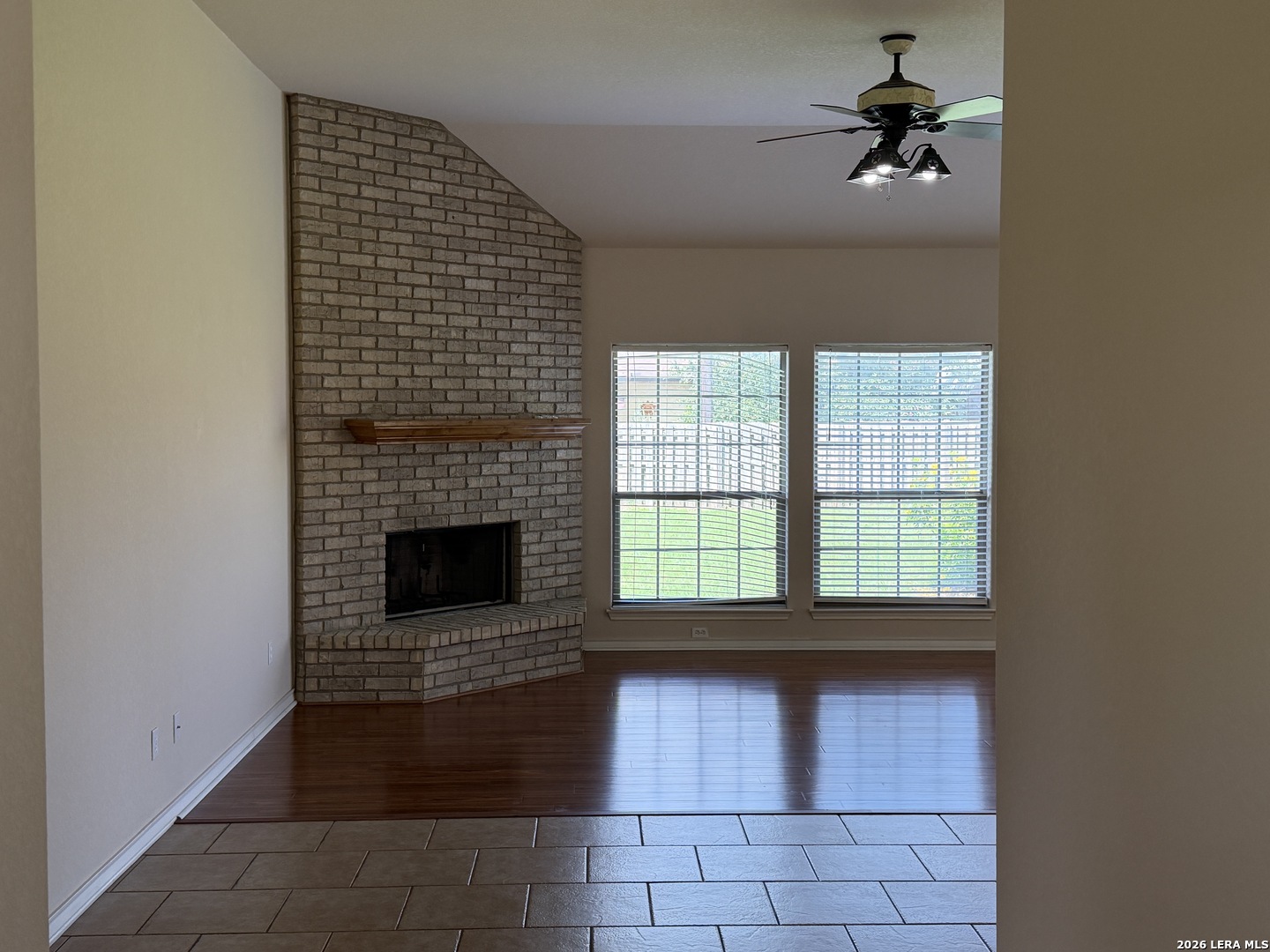 100 Crestway Floresville TX 78114