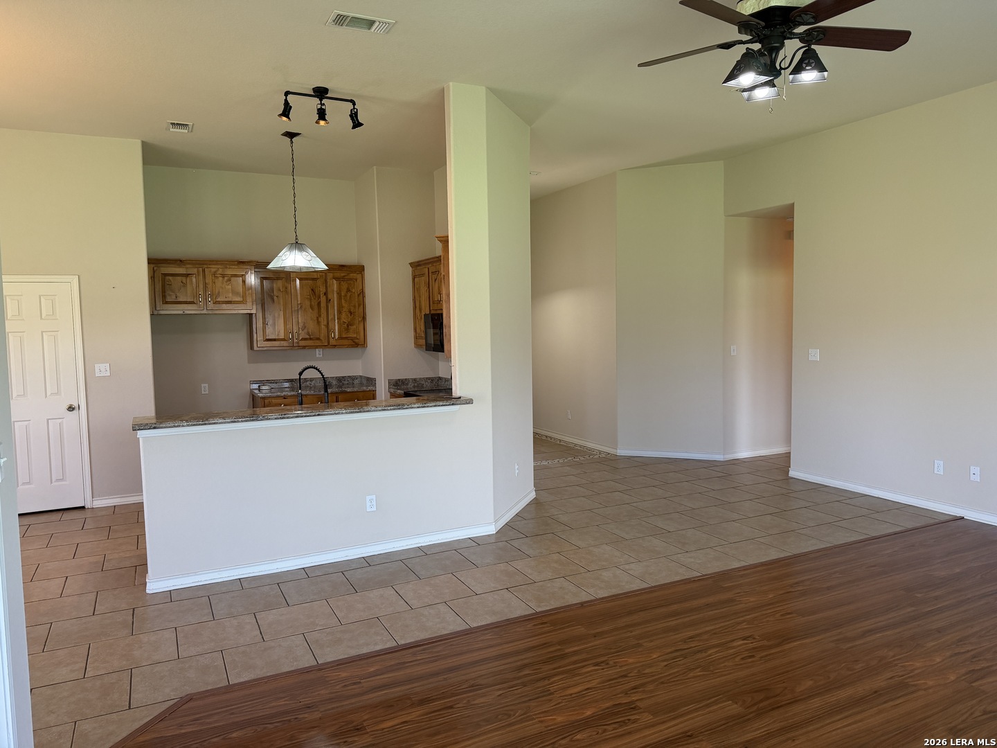 100 Crestway Floresville TX 78114