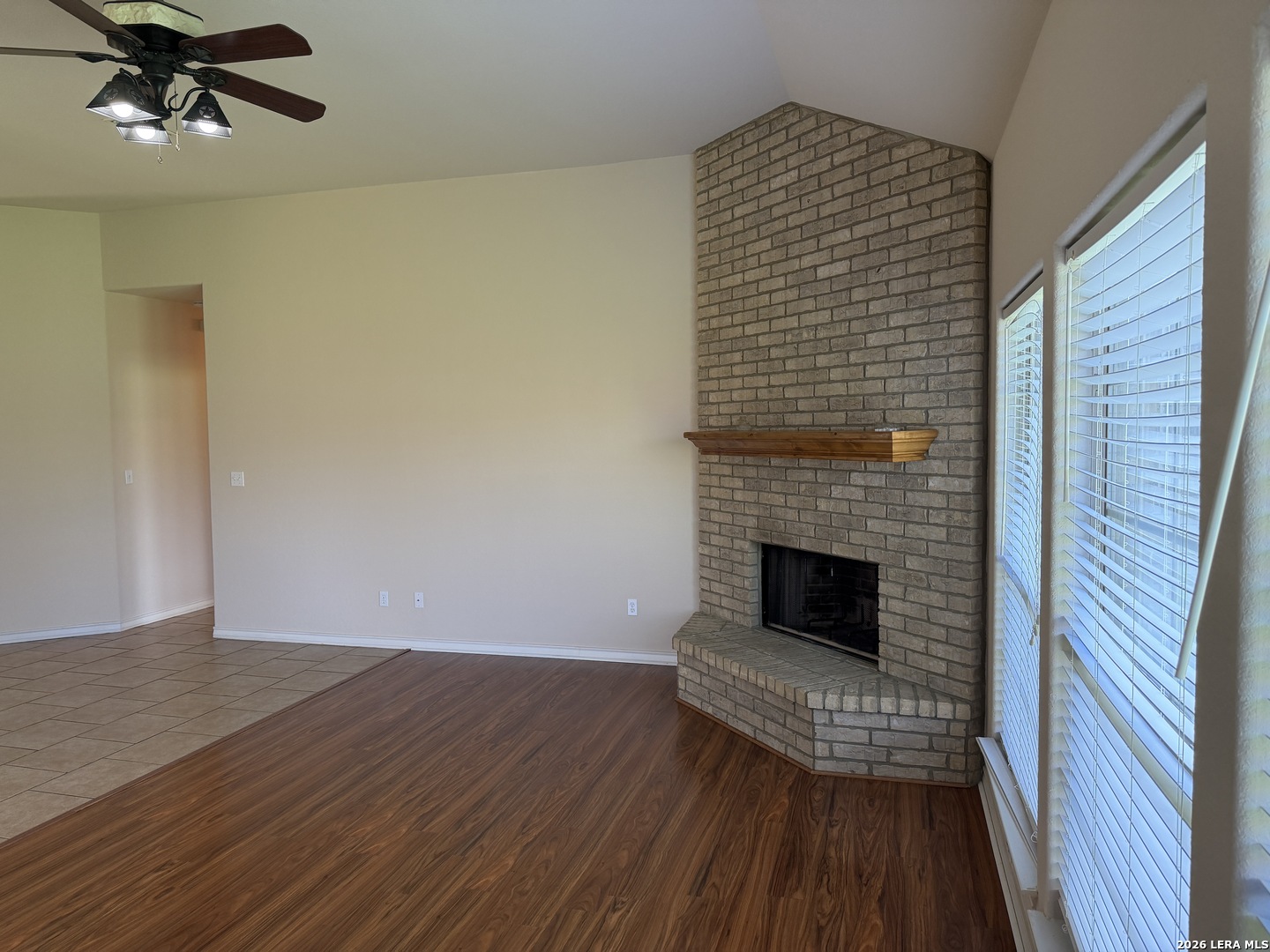 100 Crestway Floresville TX 78114