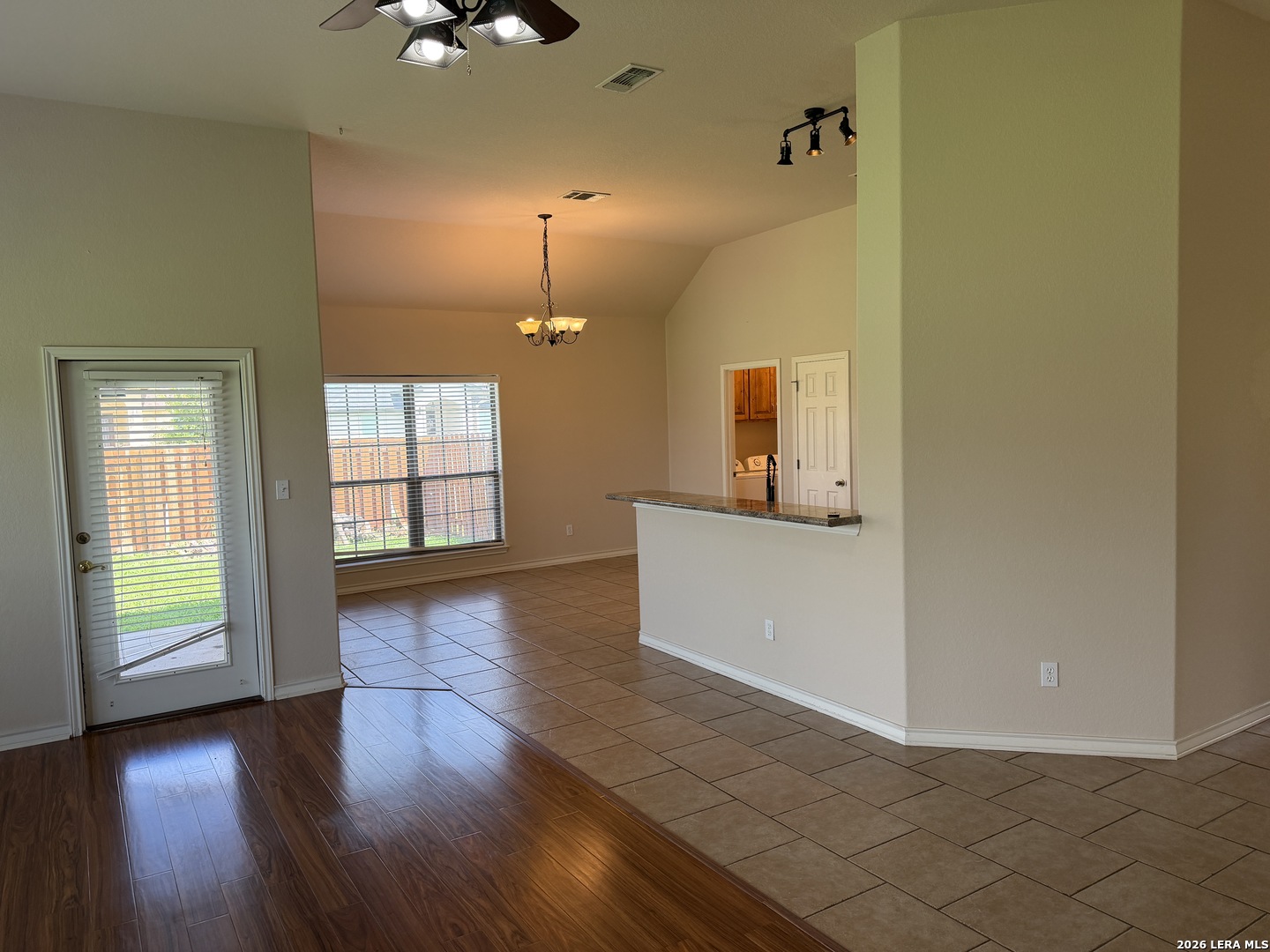 100 Crestway Floresville TX 78114