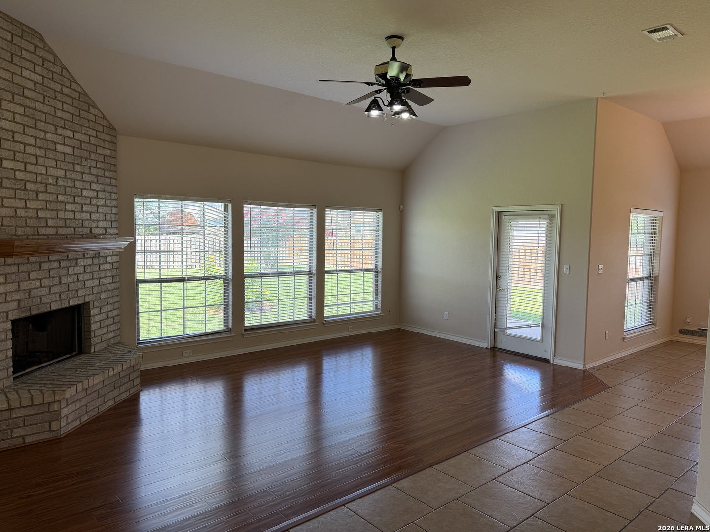 100 Crestway Floresville TX 78114