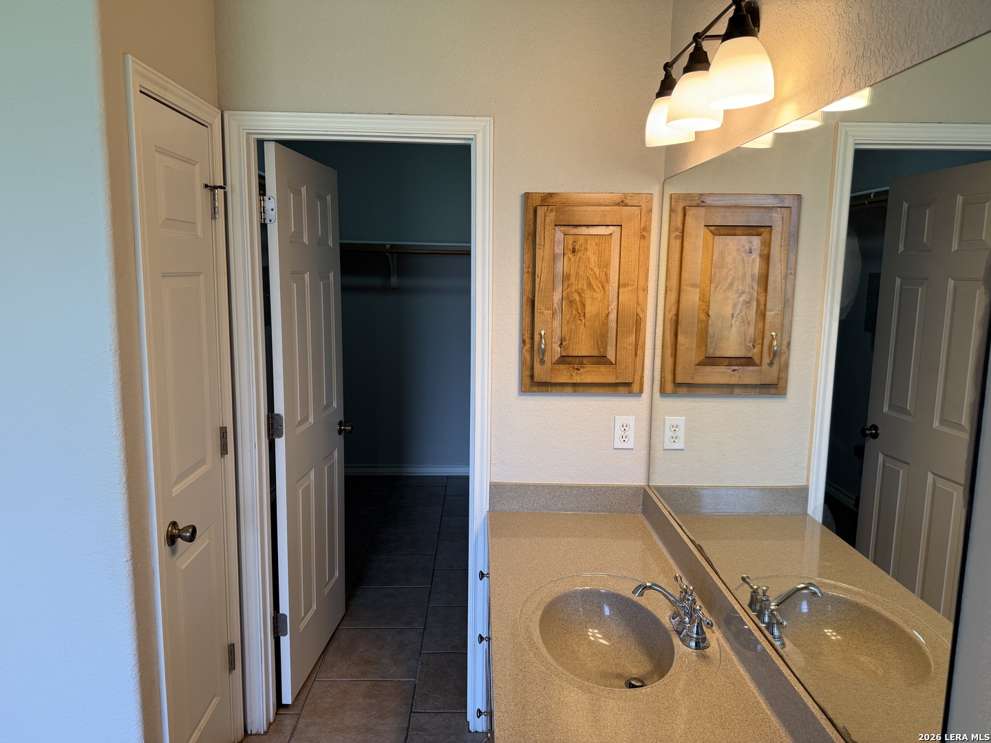 100 Crestway Floresville TX 78114