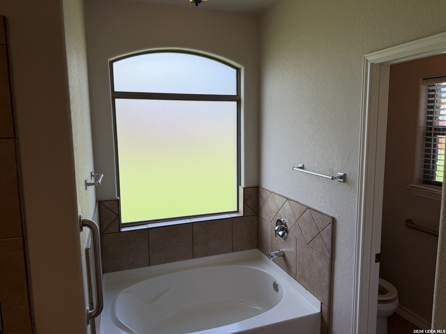 100 Crestway Floresville TX 78114