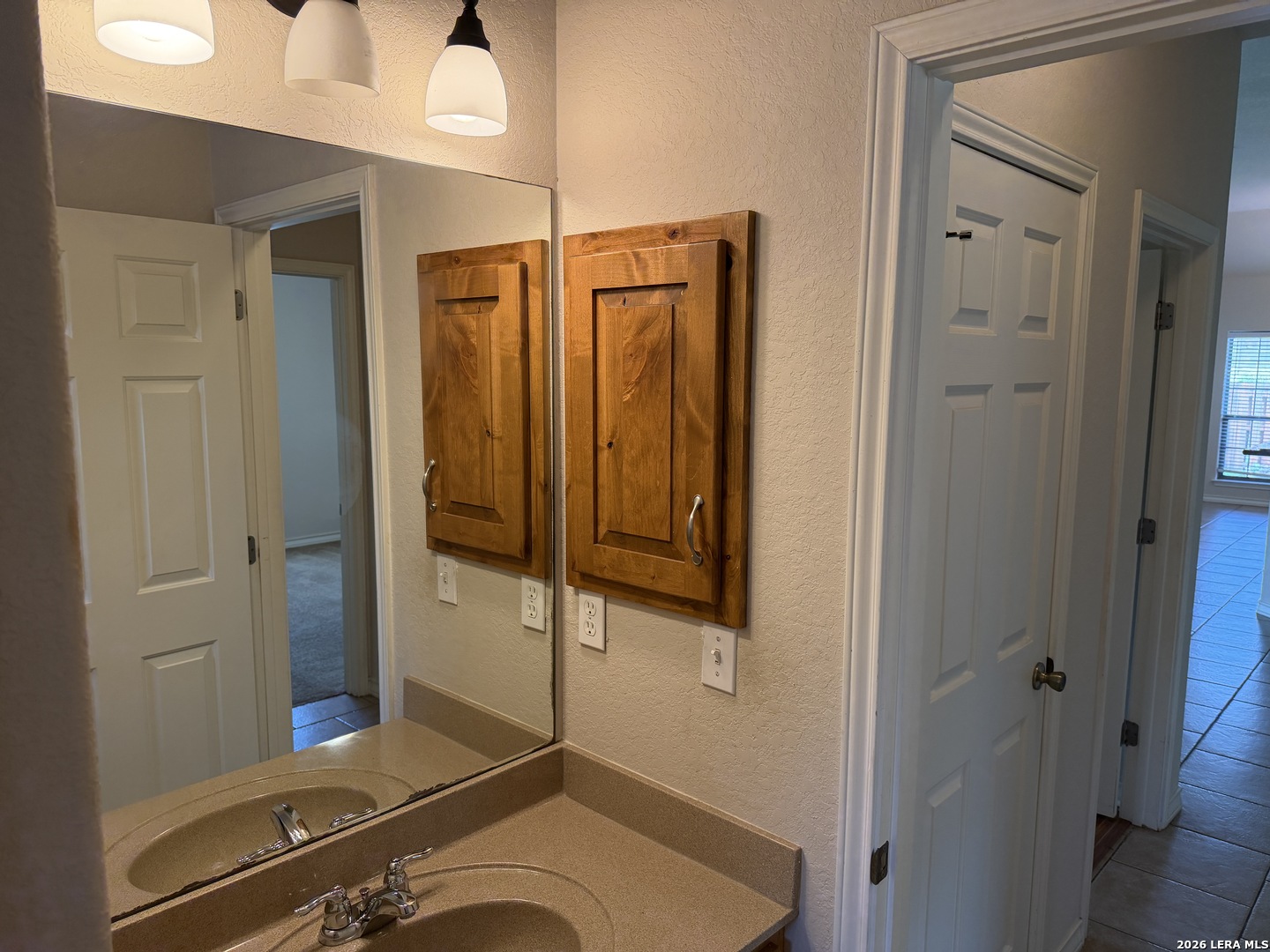 100 Crestway Floresville TX 78114