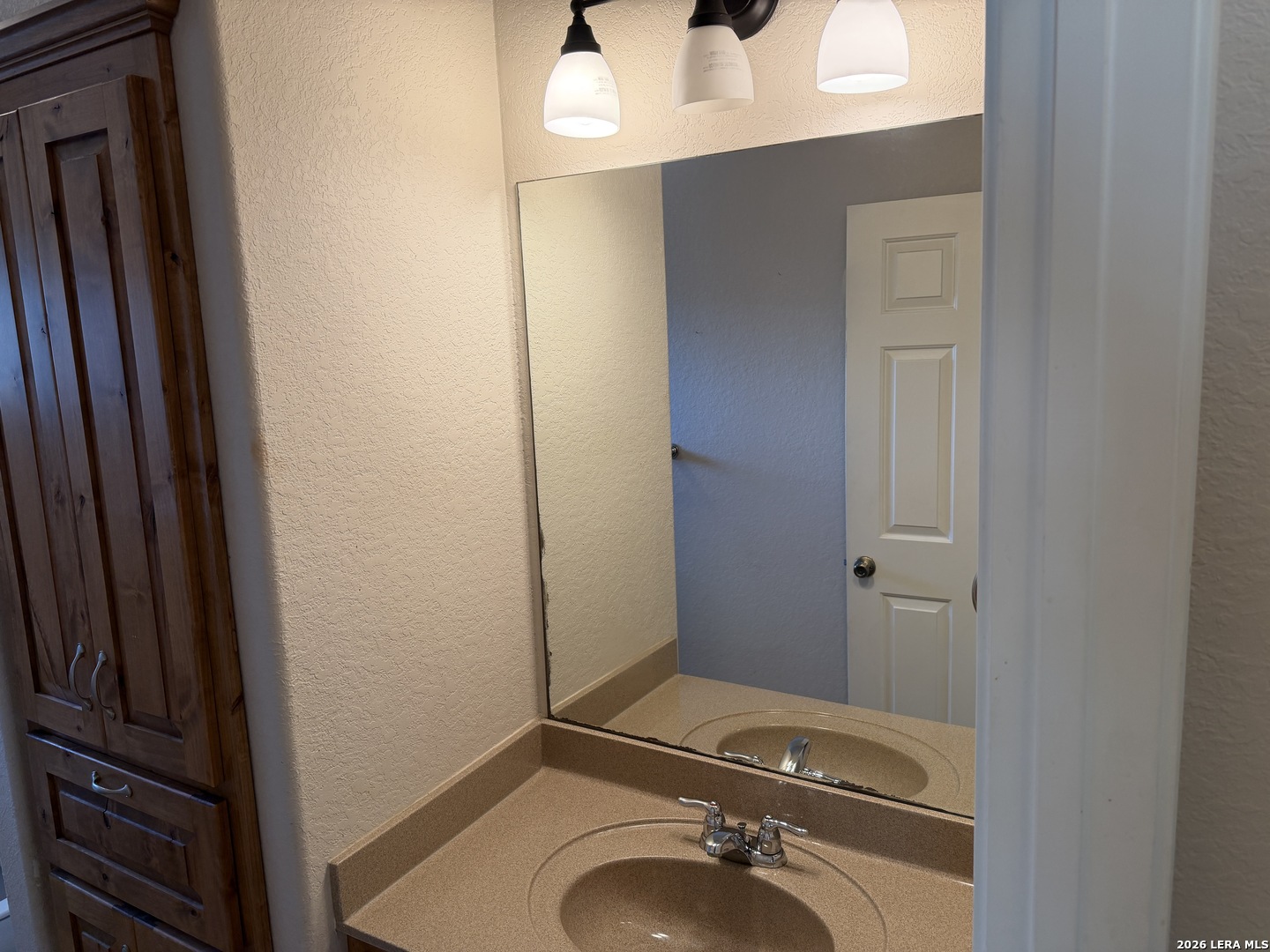 100 Crestway Floresville TX 78114