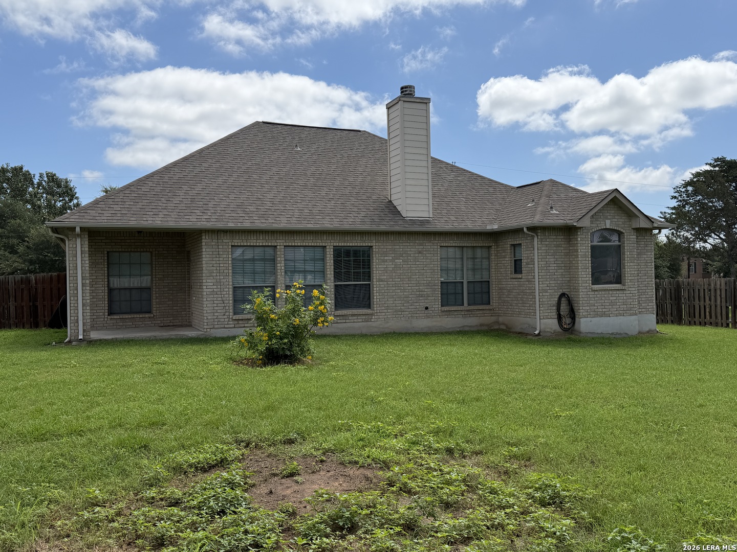 100 Crestway Floresville TX 78114