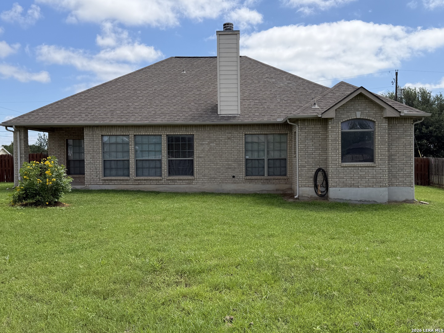 100 Crestway Floresville TX 78114