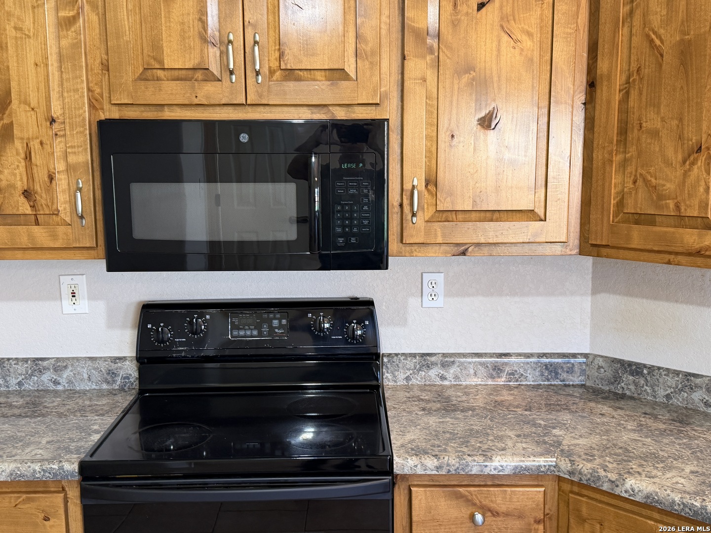 100 Crestway Floresville TX 78114