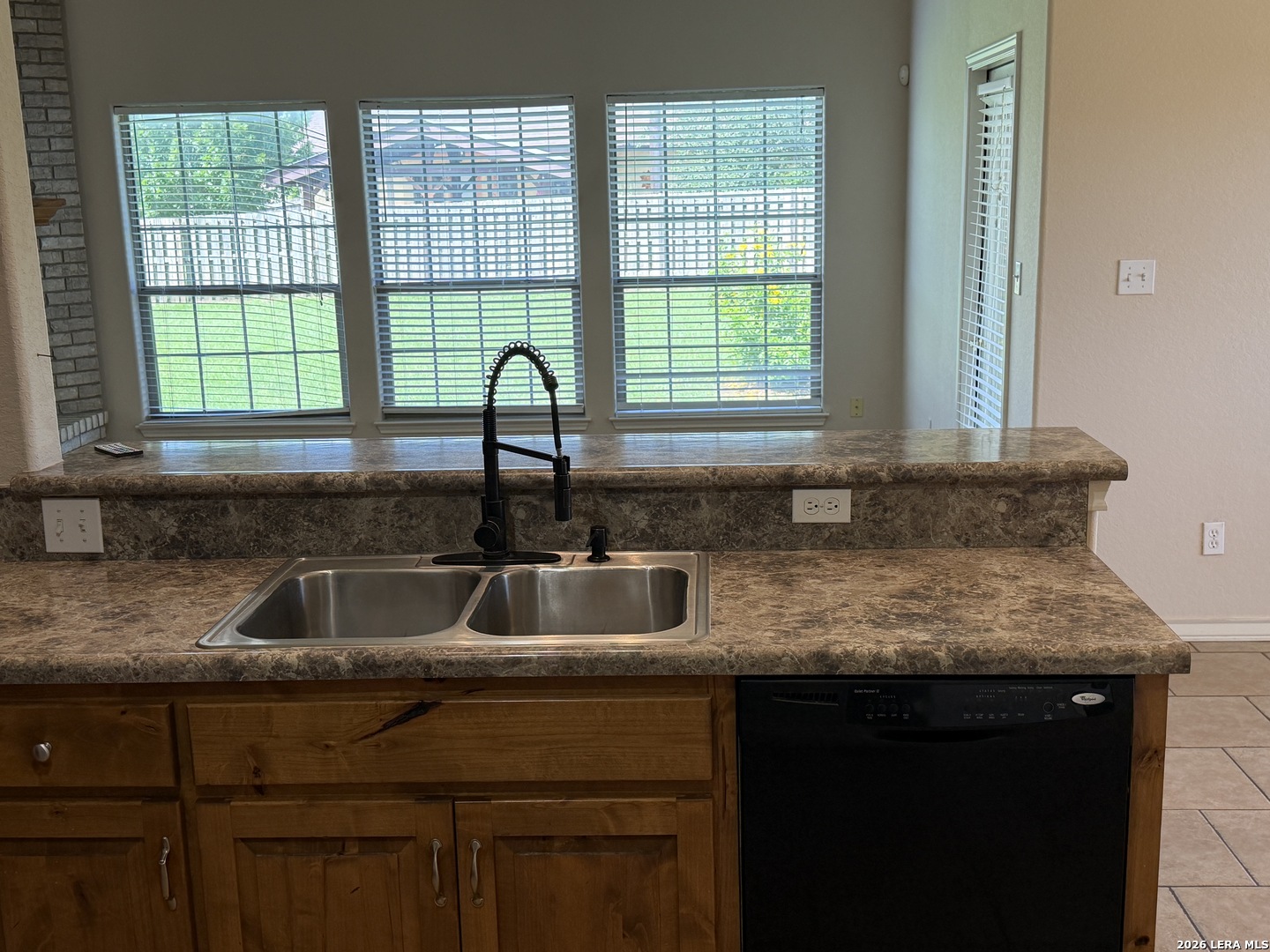 100 Crestway Floresville TX 78114