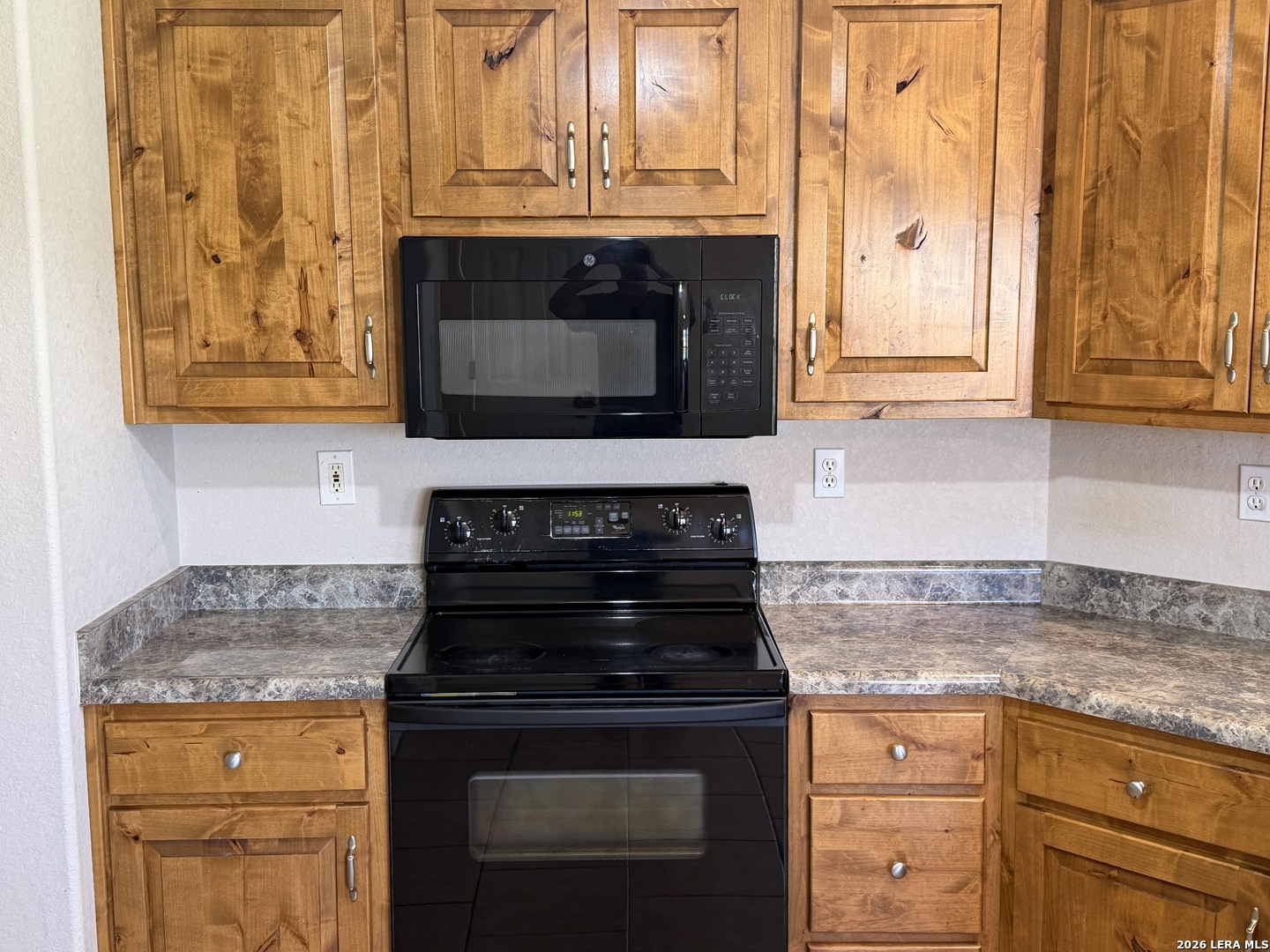 100 Crestway Floresville TX 78114