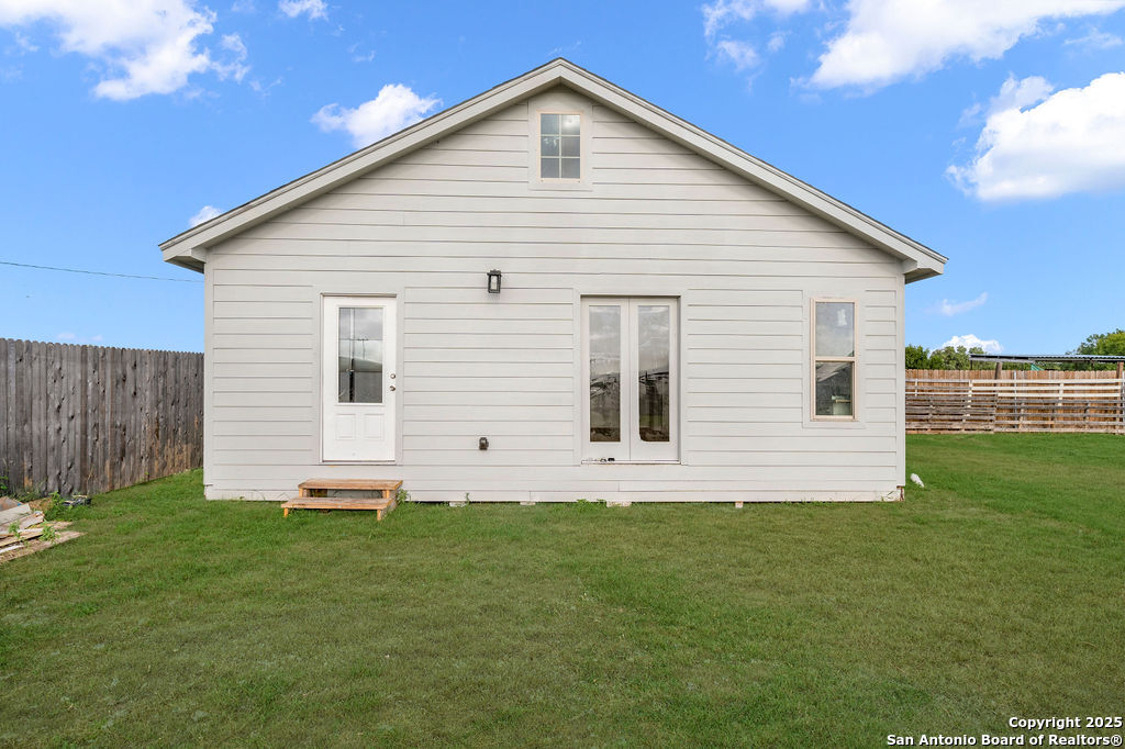 538 Ala Blanca Lytle TX 78052