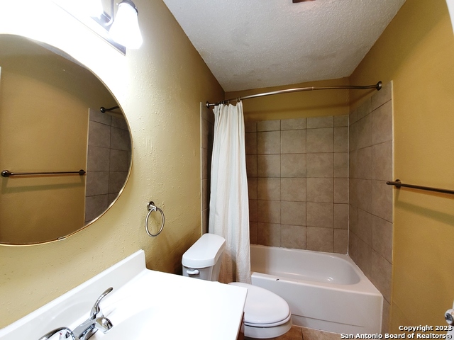 915 Hayloft Lane San Antonio TX 78245