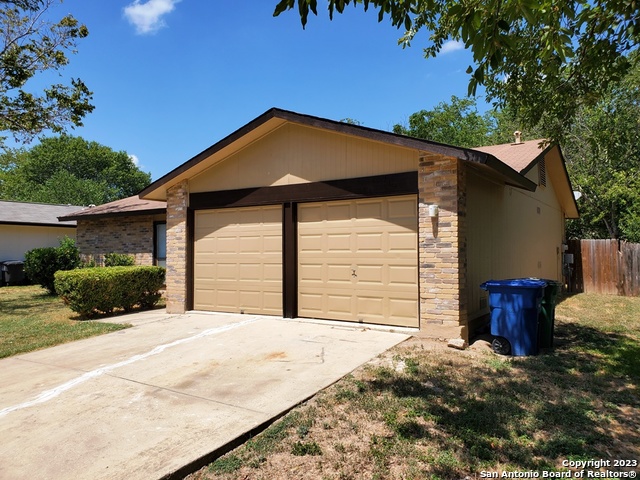 915 Hayloft Lane San Antonio TX 78245