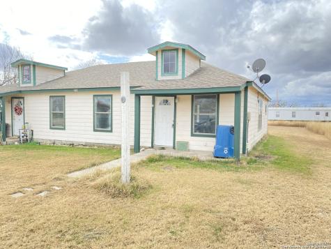 428 Burnet Avenue Charlotte TX 78011