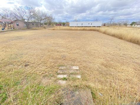 428 Burnet Avenue Charlotte TX 78011