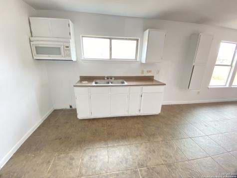 428 Burnet Avenue Charlotte TX 78011