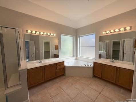 1004 Steubing Oaks San Antonio TX 78258