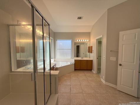 1004 Steubing Oaks San Antonio TX 78258
