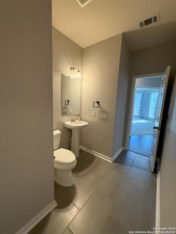 1004 Steubing Oaks San Antonio TX 78258