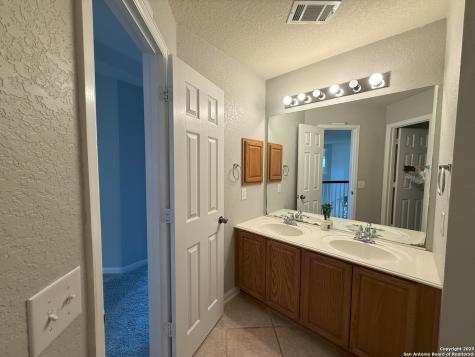 1004 Steubing Oaks San Antonio TX 78258