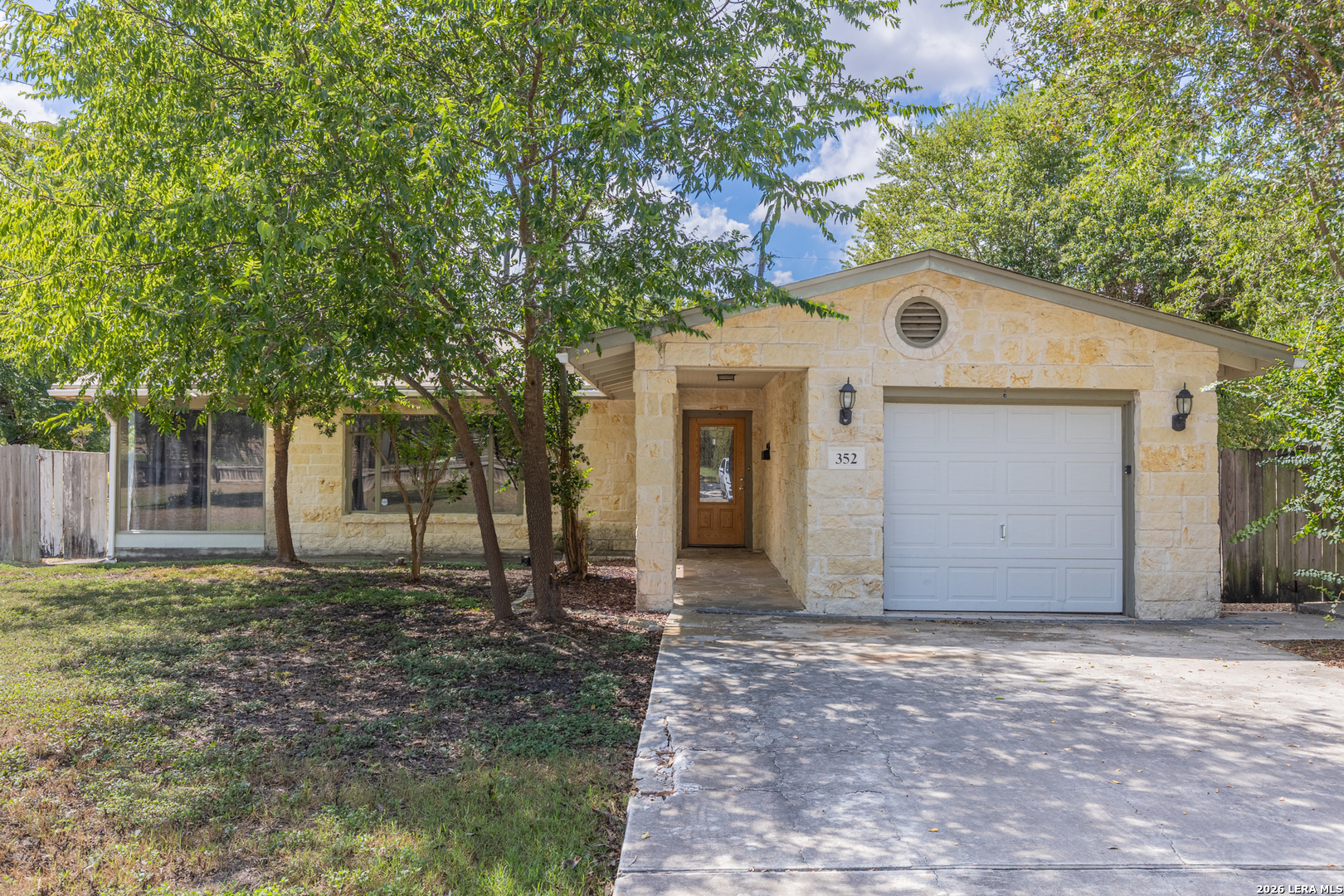 352 Tuttle Road Terrell Hills TX 78209