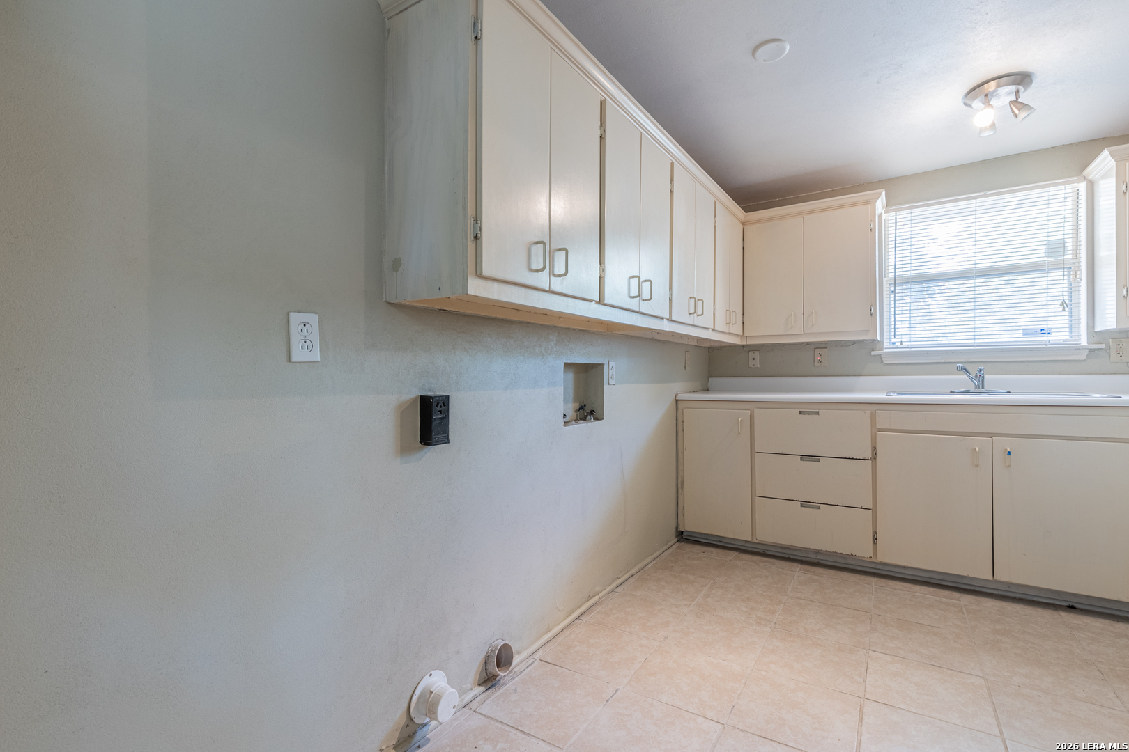 352 Tuttle Road Terrell Hills TX 78209
