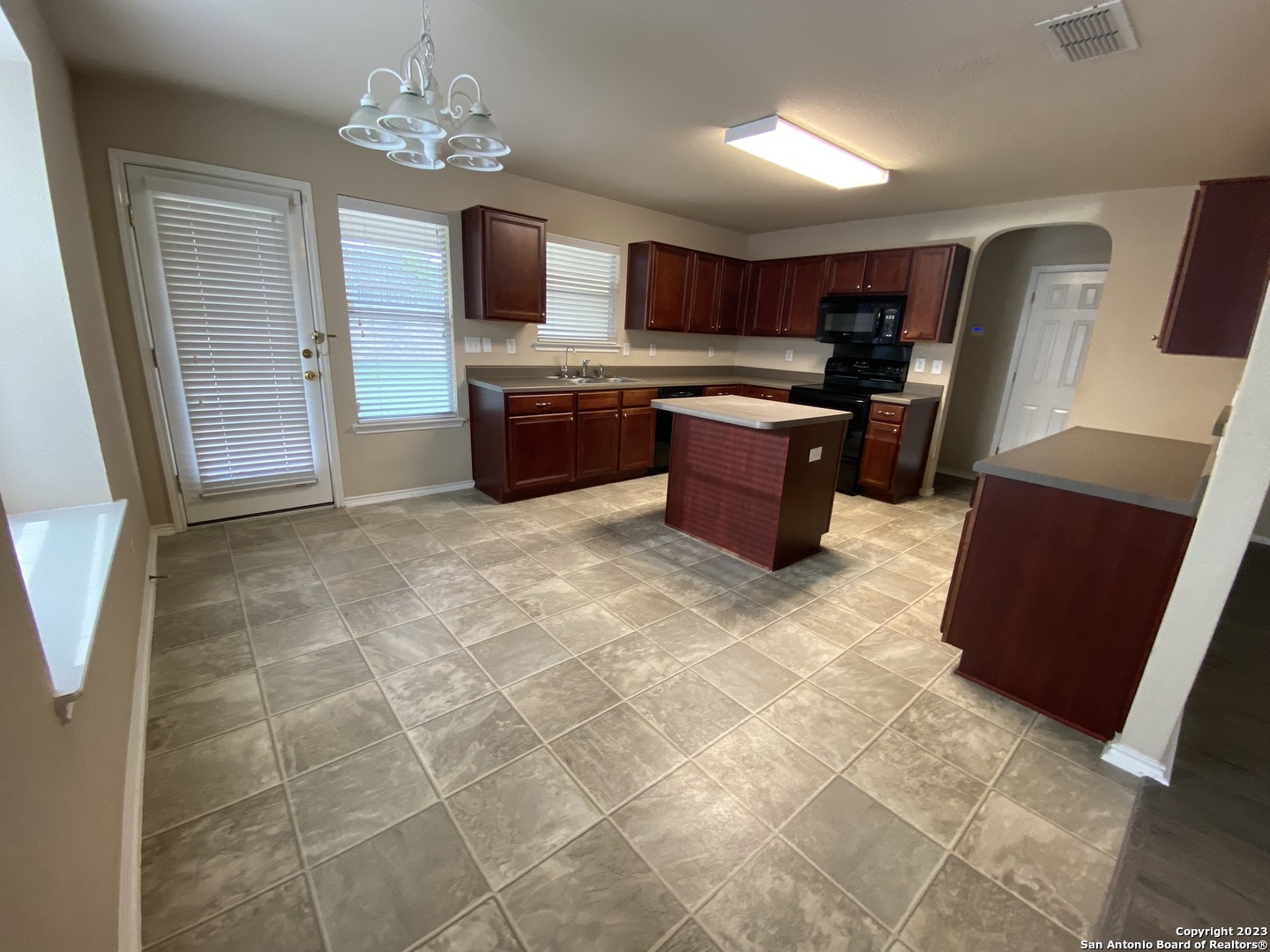 7811 Fort Allen San Antonio TX 78227