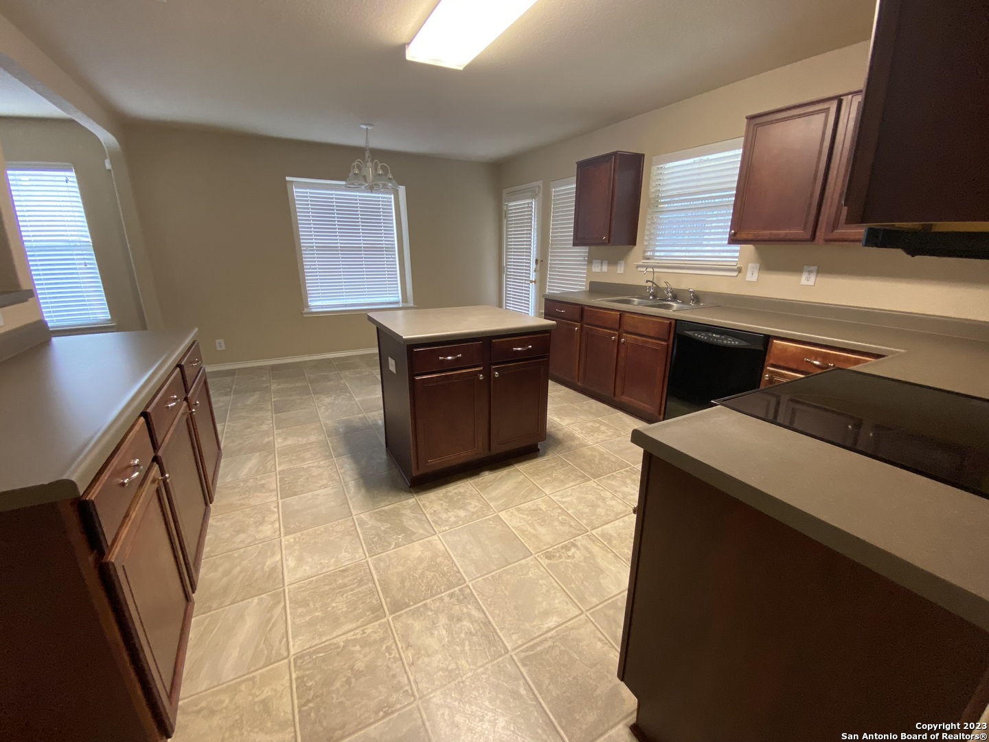 7811 Fort Allen San Antonio TX 78227